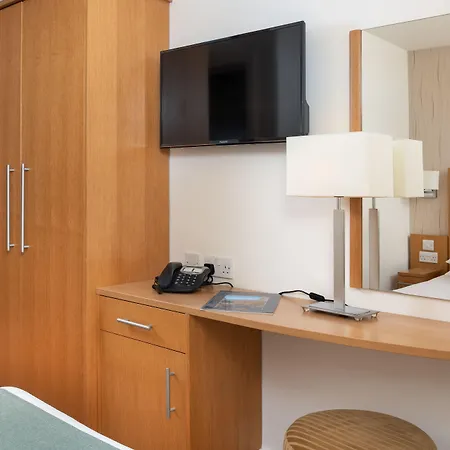 Ξενοδοχείο The In The Vale 4*