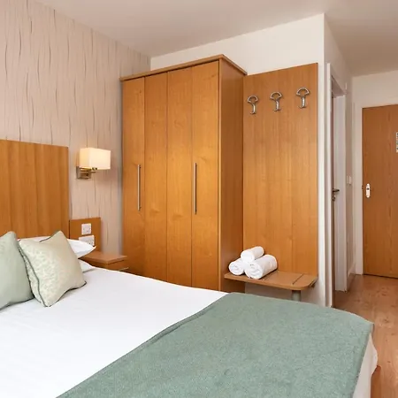 Hotel The In The Vale 4*